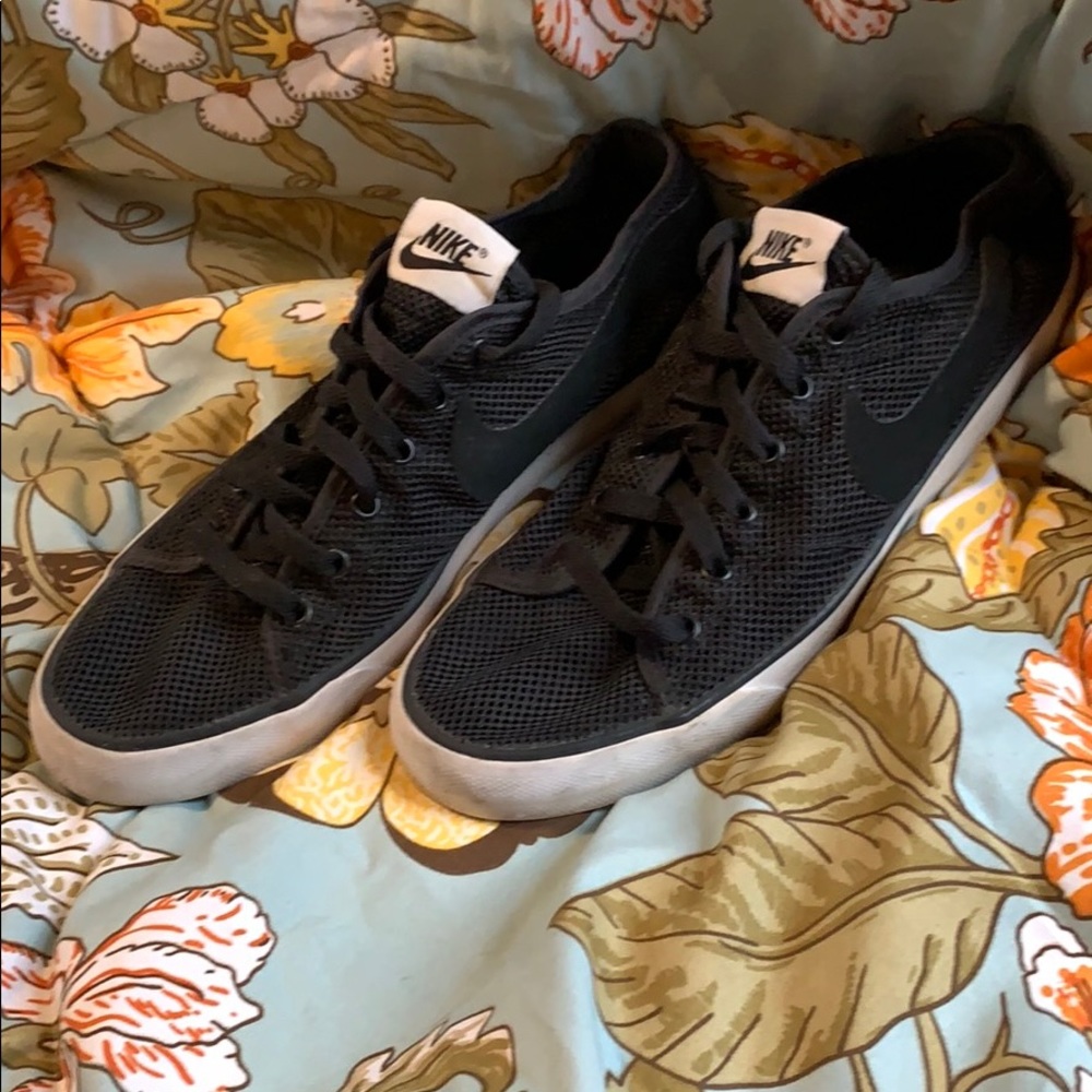 Women’s Nike breathable sneakers